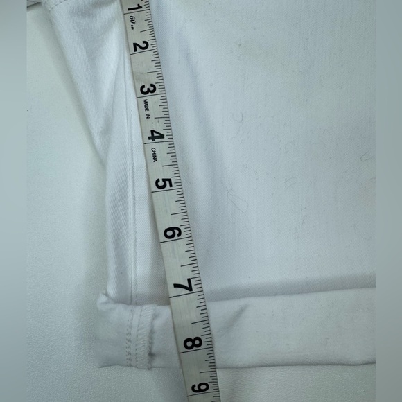 NWT Chico's 10” Perfect Stretch Girlfriend Jean Shorts Size 4 - Picture 6 of 8